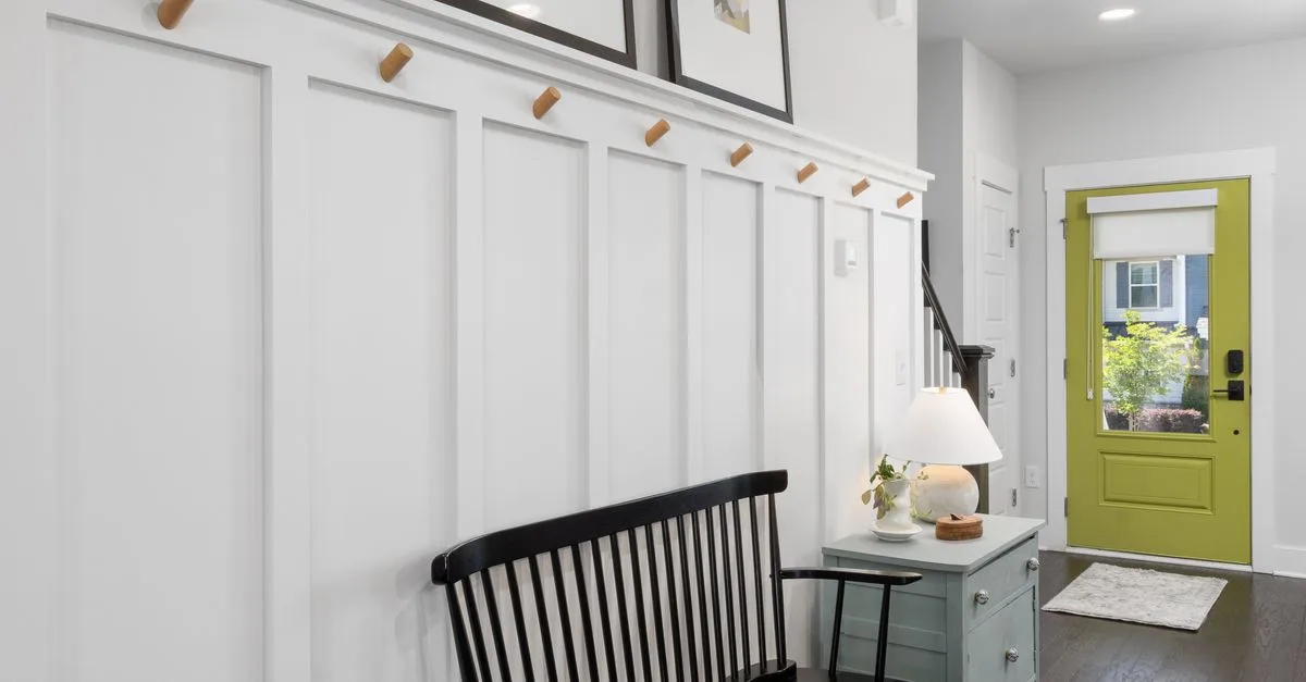 découvrez les avantages des meubles d'entrée sur mesure : optimisez l'espace, ajoutez du style et améliorez l'organisation de votre hall d'entrée avec des solutions personnalisées adaptées à vos besoins.
