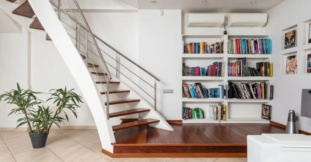 mobilier sur mesure pour espaces sous-escalier : solutions fonctionnelles et esthétiques adaptées à vos besoins.