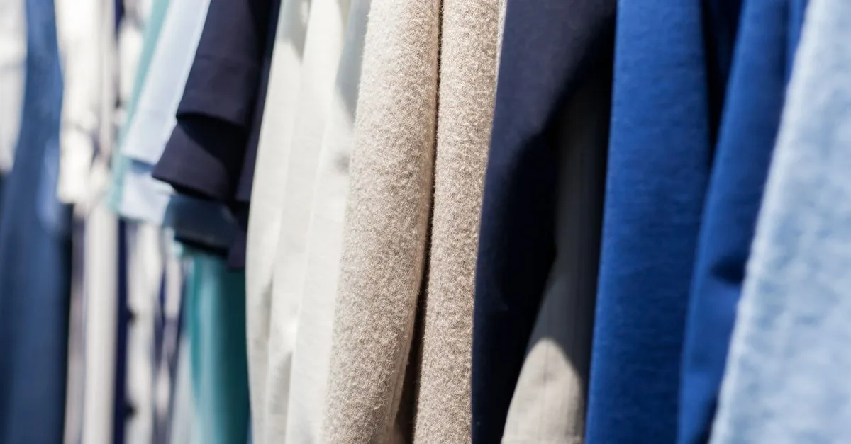 découvrez la profondeur idéale d’une armoire pour suspendre vos vêtements confortablement et choisir un aménagement adapté à vos besoins.